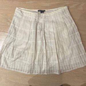 Women’s short box pleat summer skirt. Excellent used condition.